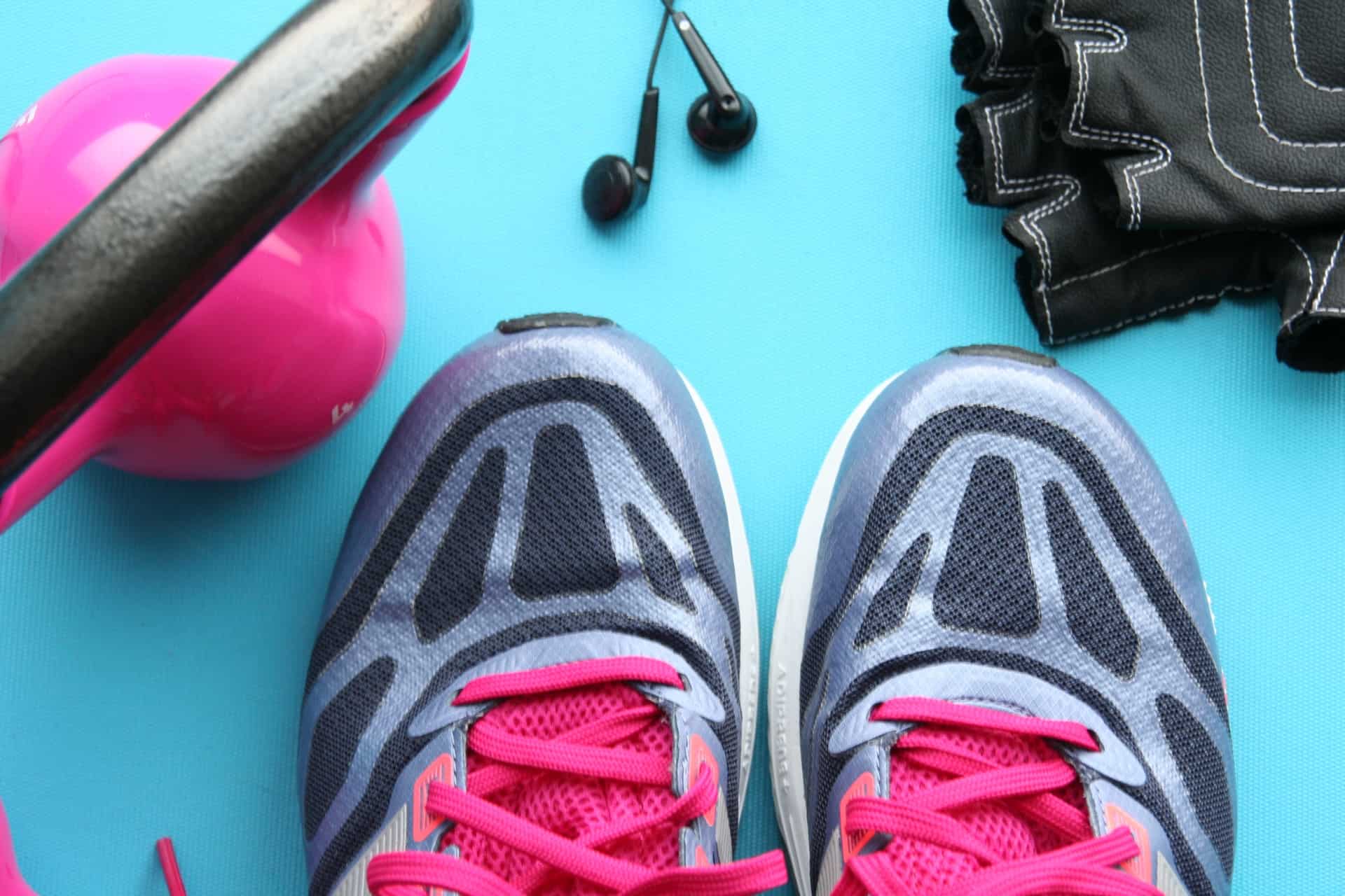 Czym się kierować wybierając damskie buty na siłownię?