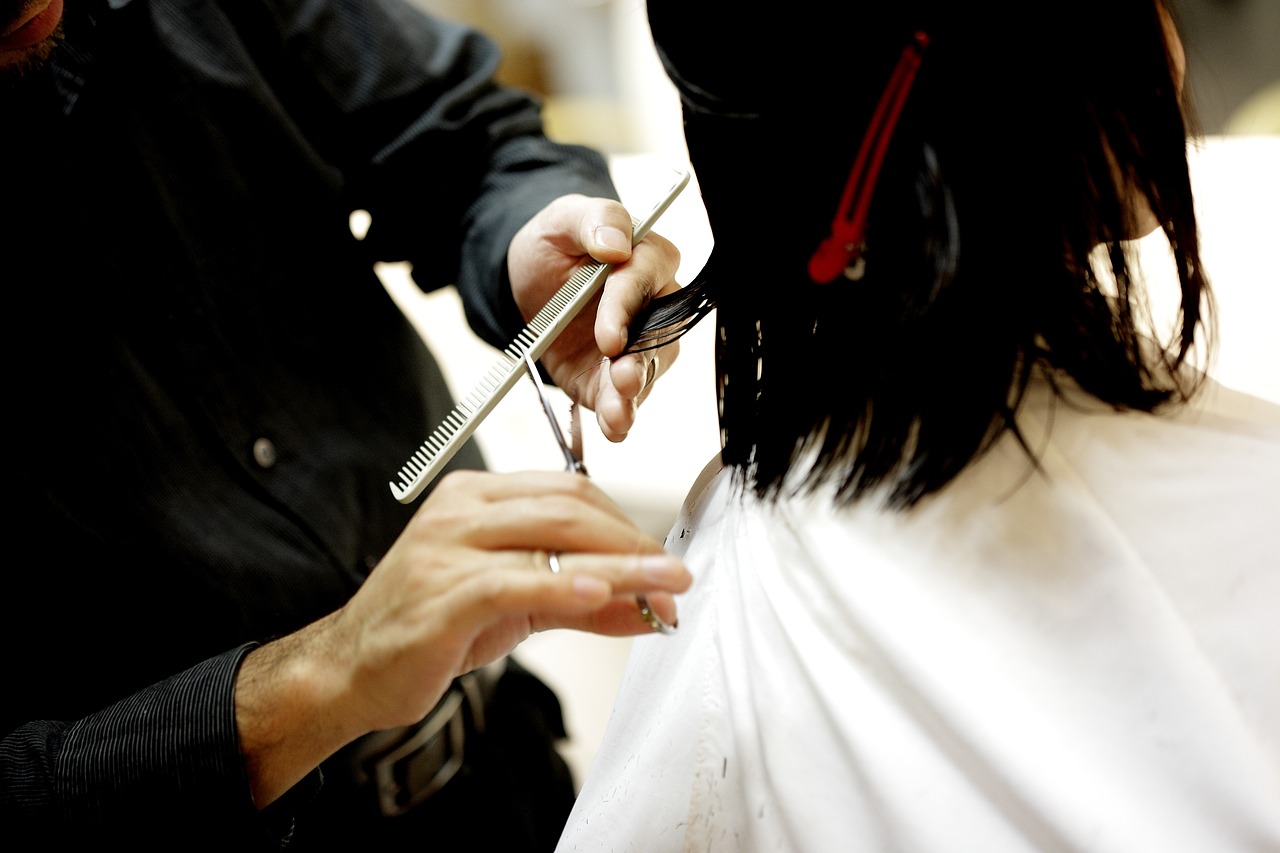 Wybór fryzjera – dlaczego warto postawić na doświadczenie i jakość usług?