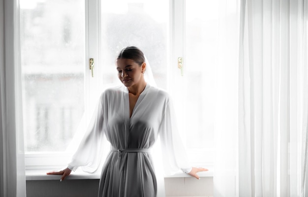 Jakie tkaniny wybierać, aby sukienka była zarówno elegancka, jak i wygodna?